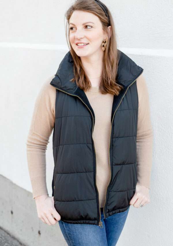 A comfortable and classic camel and black outfit from New England blogger Alyssa from feathersandstripes.com