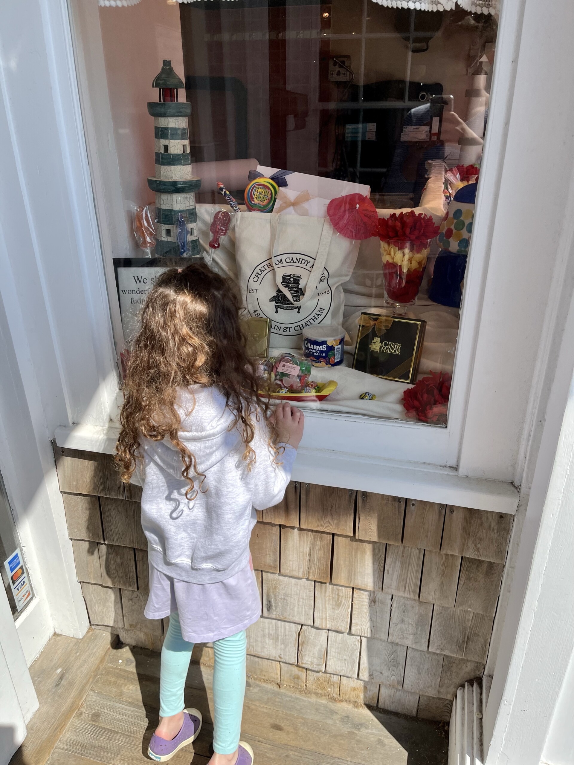 Cape Cod with Kids kid looking at the candy store - Cape Cod with Kids (Chatham)