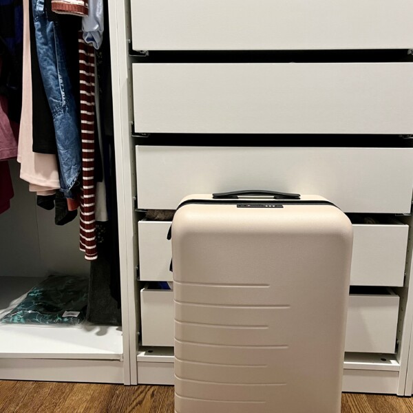 Quince Luggage Review (Lightweight Carry On Luggage)